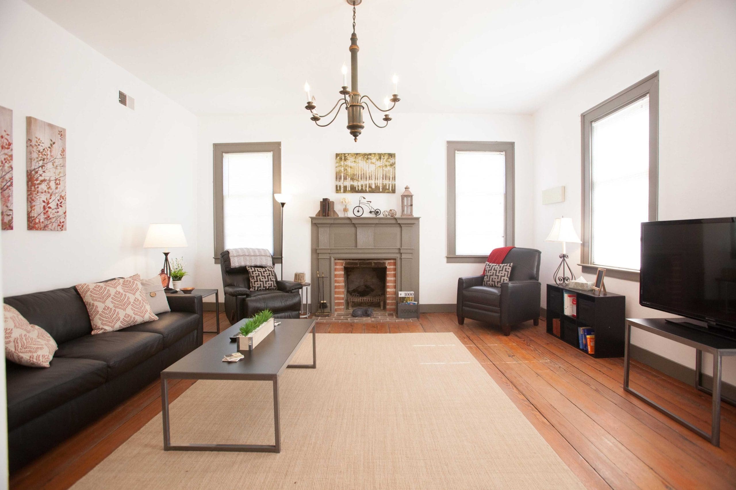 Home-like common area at Williamsville residential addiction treatment